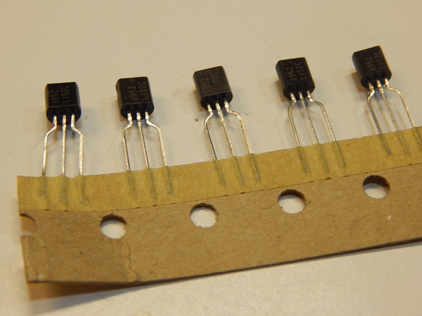 NEC 2SA952 PNP 25V 700mA TO-92 - LOT OF 5 TRANSISTORS - USA SELLER FAST SHIPPING