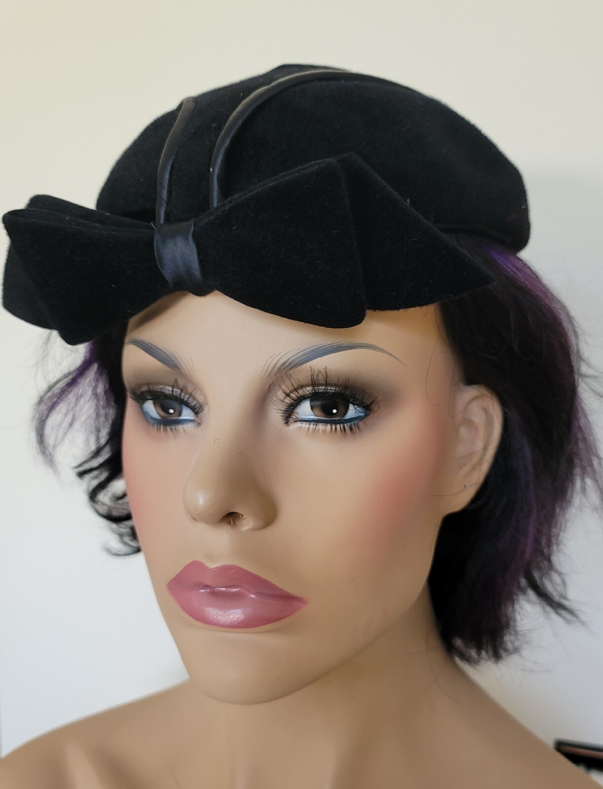 Vintage Velour 1930s  Black French Pillbox Hat.  Size Medium