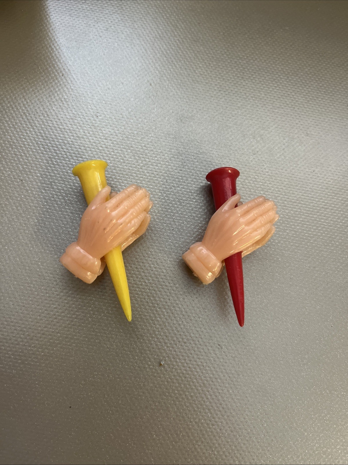 196o's VTG Wood Golf Tee in Plastic Praying Hands Novelty 2" x 1.5"