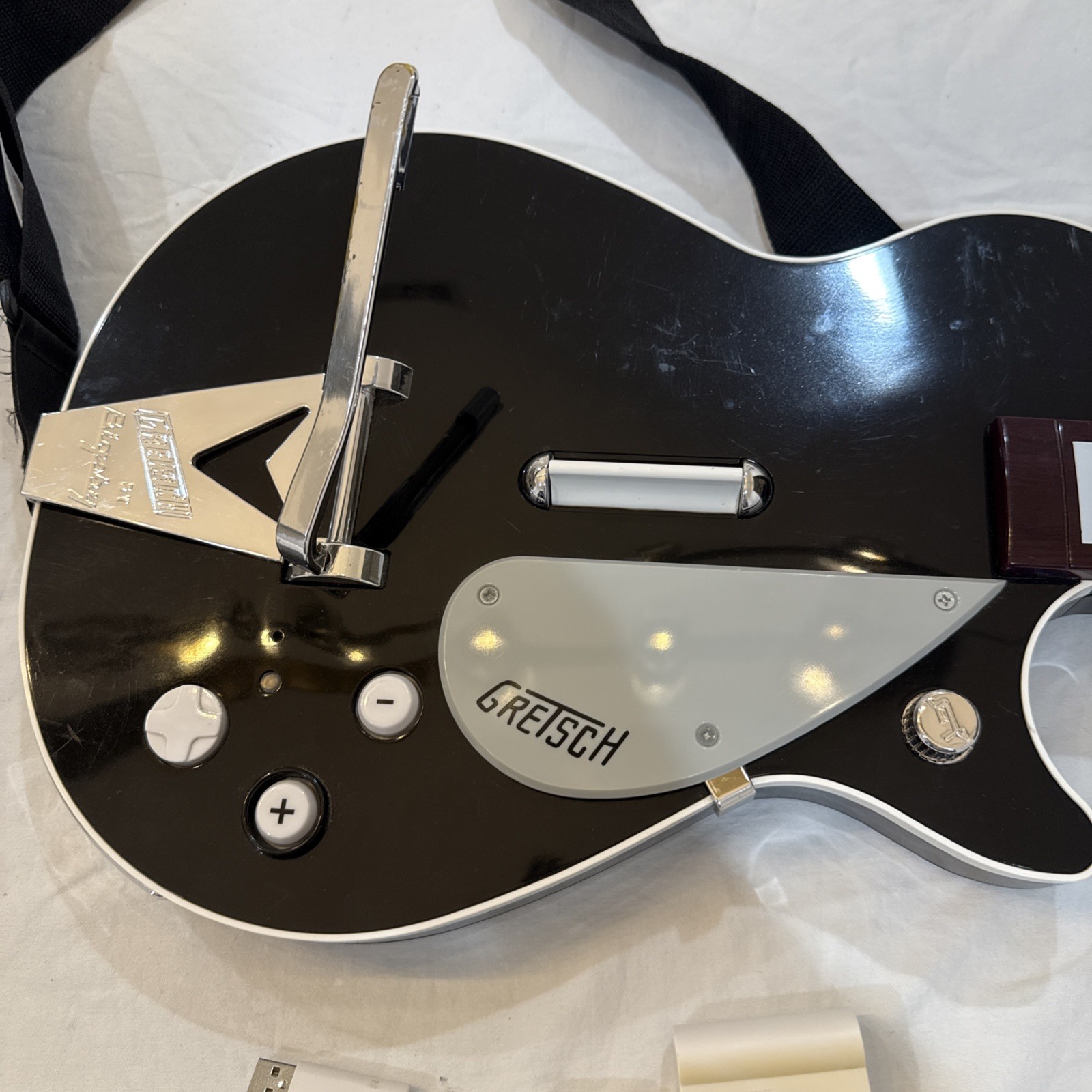 George Harrison's Gretsch Guitar & Dongle for Wii Beatles Rock Band (NWGTS4)