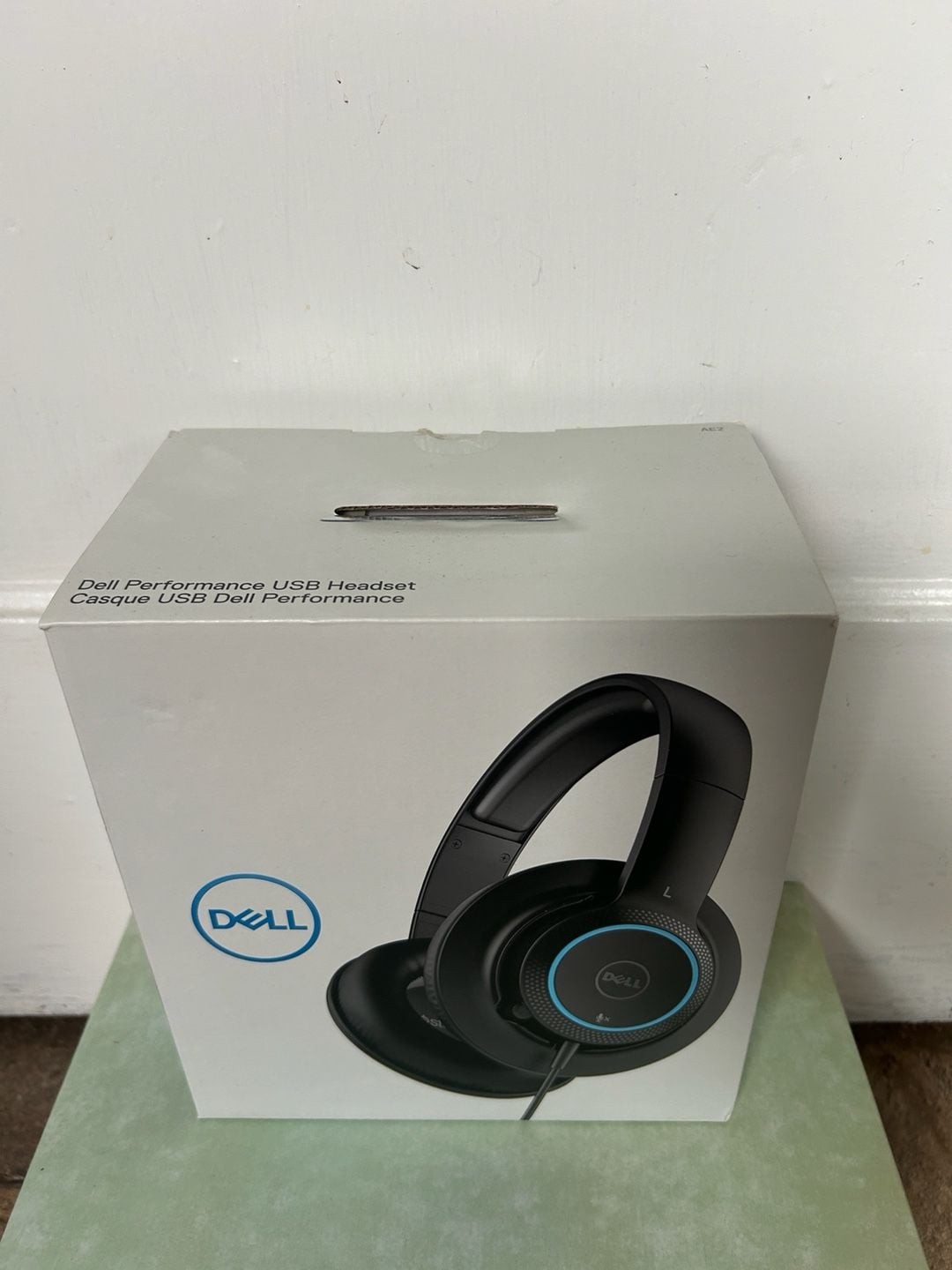 Dell Performance USB Headset AE2 with 7.1 Surround Sound and RGB Lighting