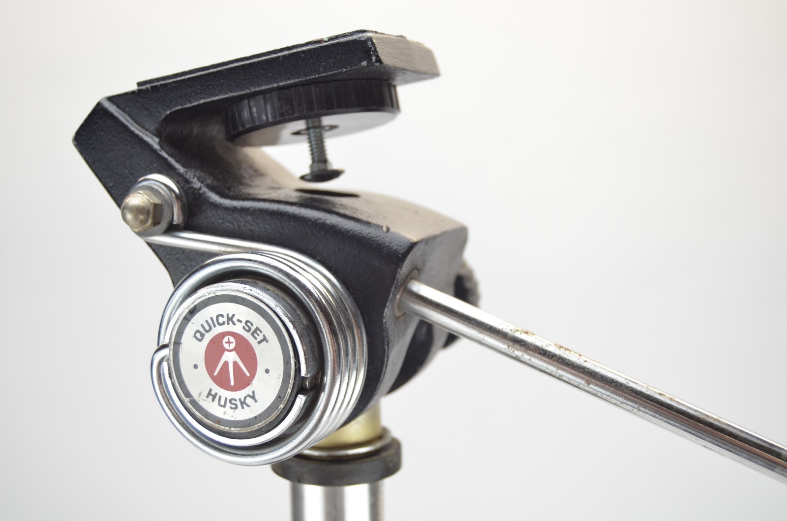 Quick-Set 5-95534-9 Husky TV Elevator Tripod