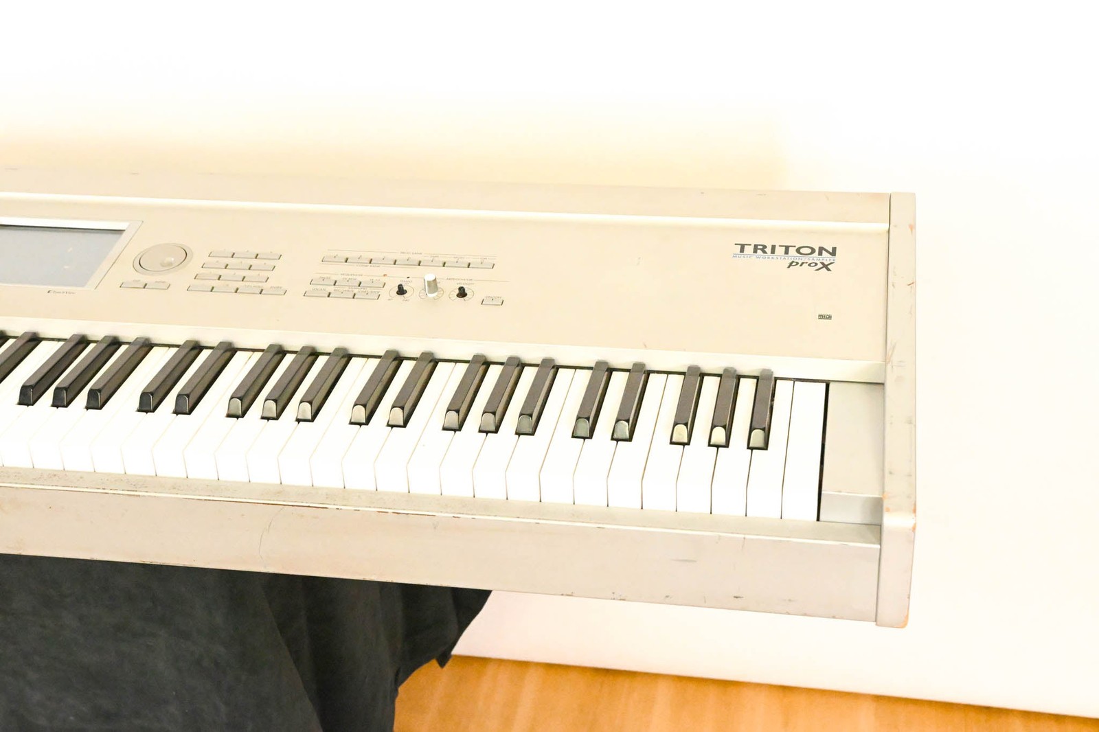 Korg Triton ProX 88-Key Digital Keyboard CG01Y4Y