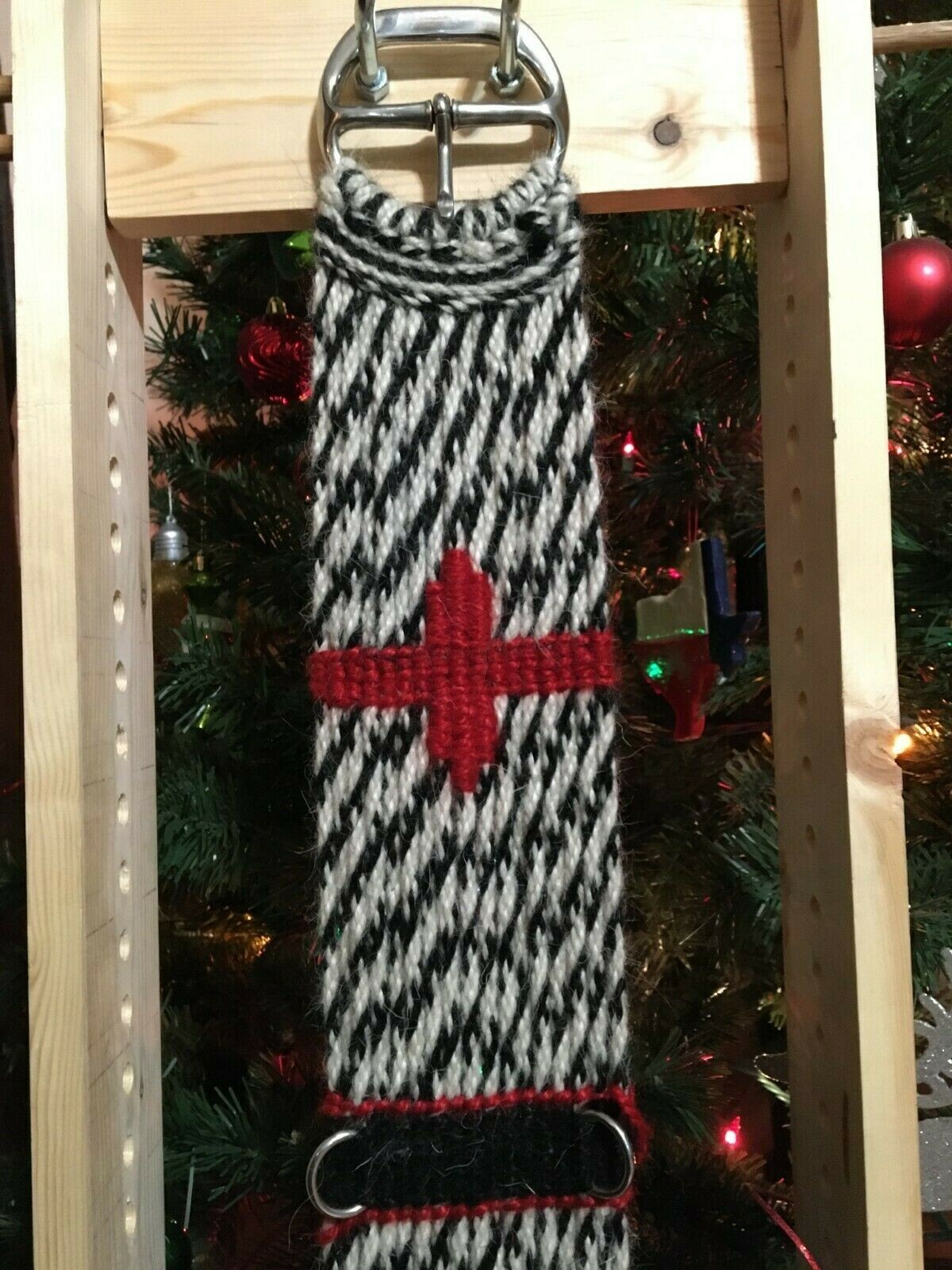 New 100 % Mohair Horse Girth Blk/ Wht with Red crosses Straight Cinch 34 inches