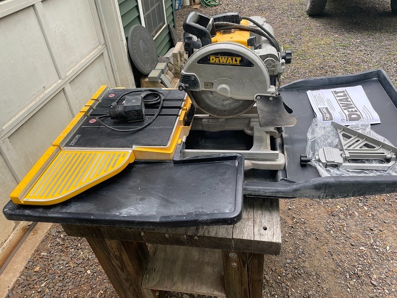 DEWALT D24000 10" Wet Tile Saw