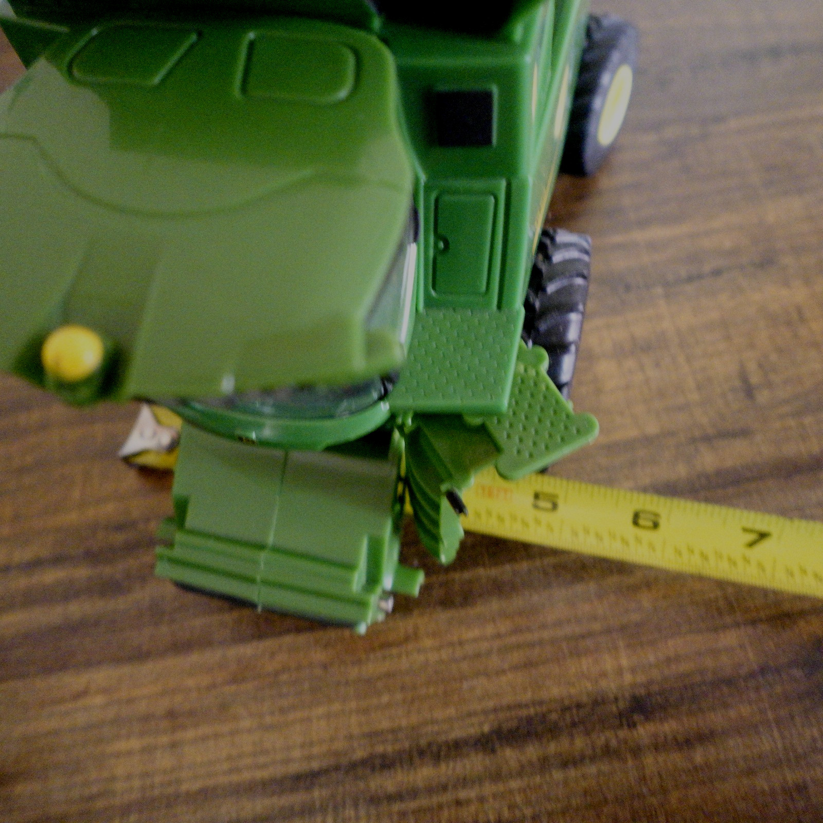 ERTL John Deere S690 Combine 1/32 Scale Full Plastic