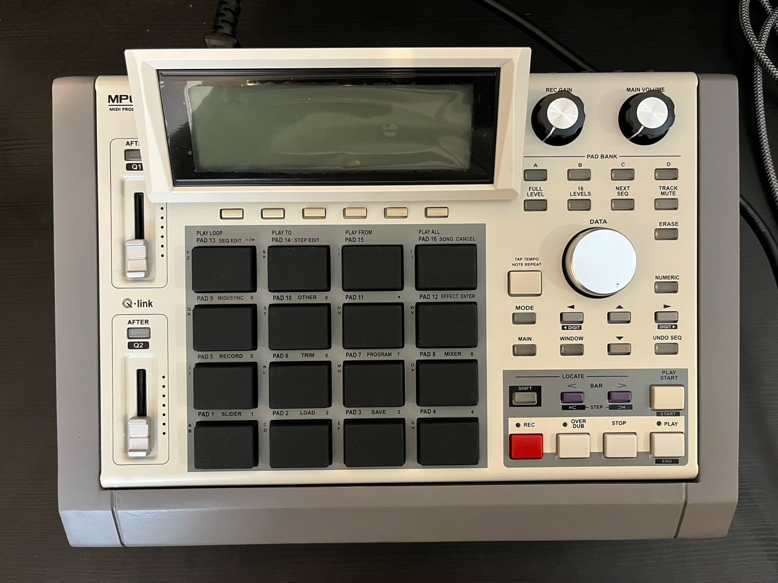 Akai MPC 1000 Custom (MPC 3000 Style) Sampler and Sequencer