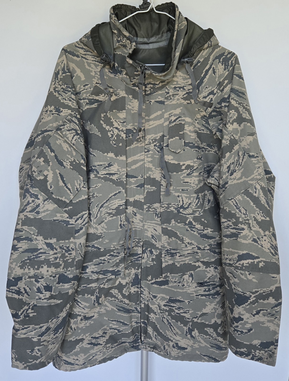 U.S. Air Force APECS Gore-Tex Parka ABU Tiger Stripe Camo Jacket Large Regular