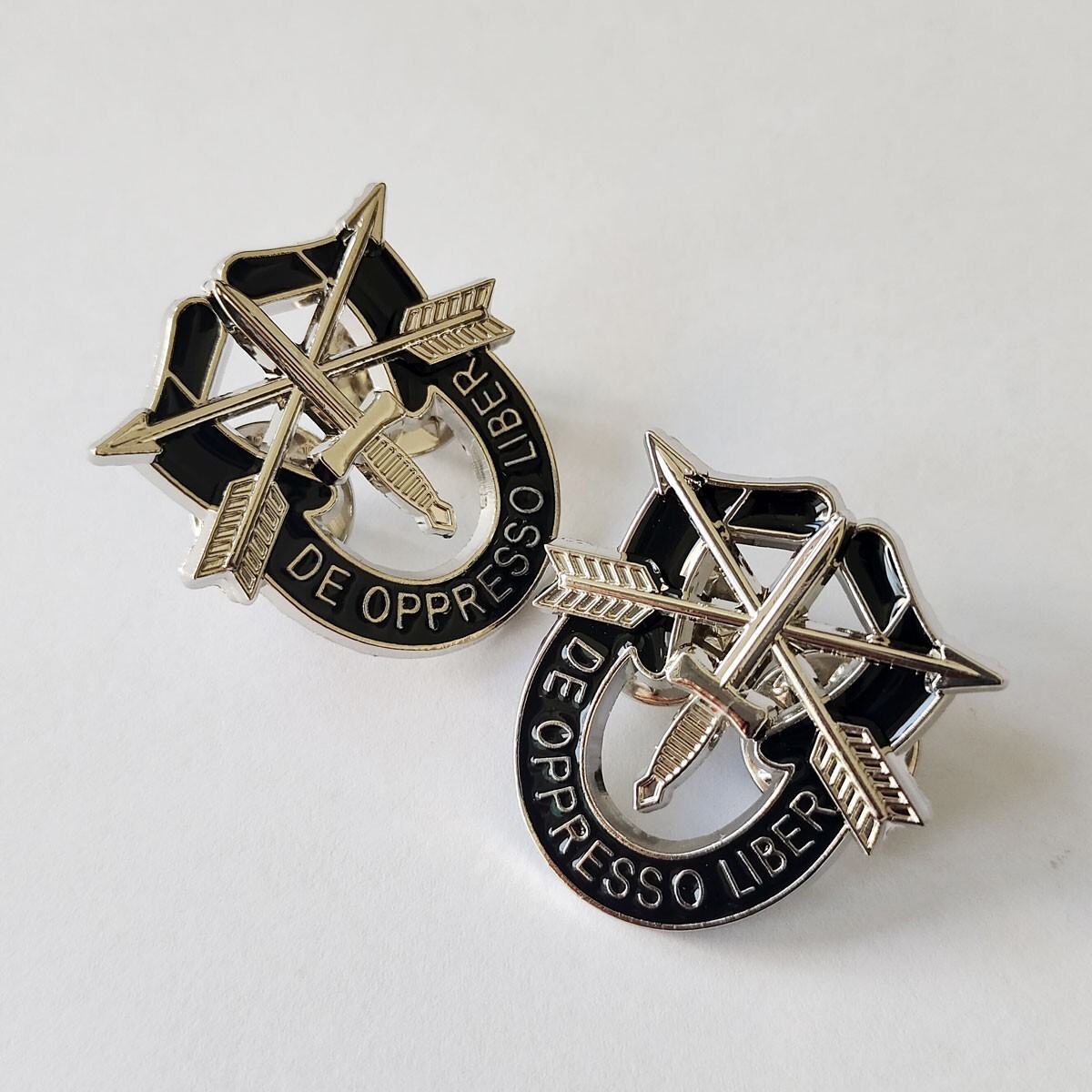 2PCS US Army Special Forces Hat Lapel Badge pins SF insignia