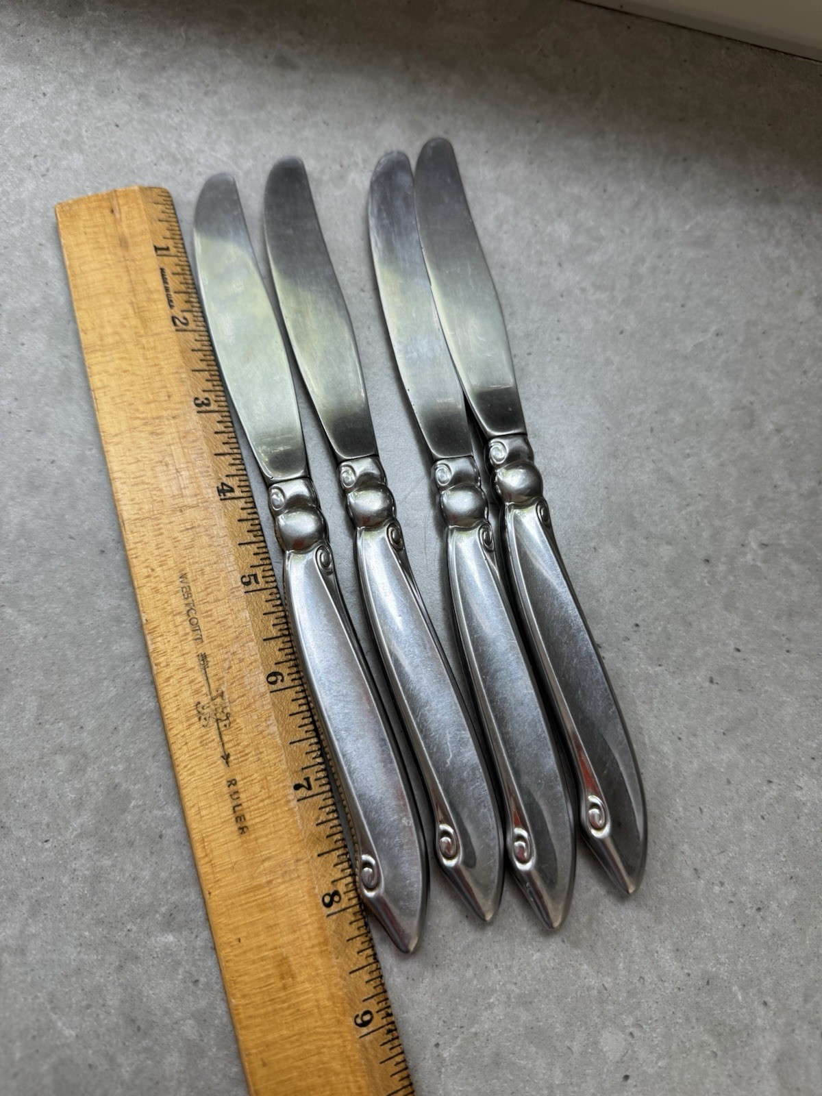 Oneida USA Rogers Flair Pattern Stainless Flatware Complete Service for 4 20 Pcs