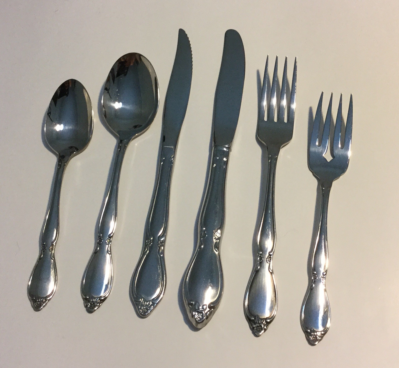 ONEIDA - CHATELAINE - COMMUNITY - YOU CHOOSE CHOICE - STAINLESS FLATWARE * EUC
