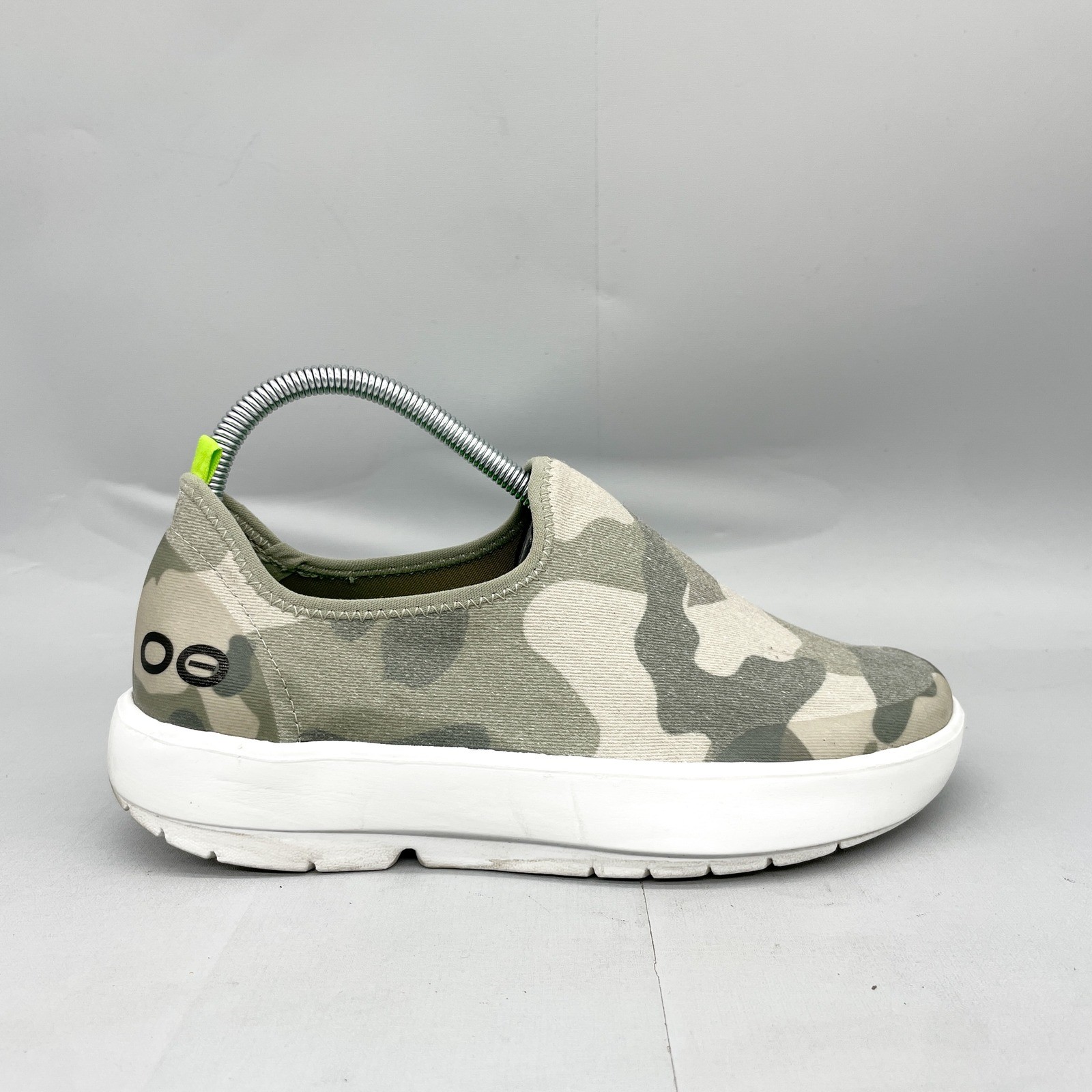 OOFOS OOmg Eezee Womens 8 Low Camo Gray Sports Recovery Slip On Shoes Comfort