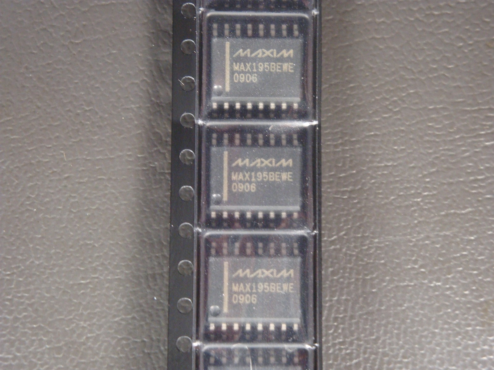 MAX195BEWE Maxim Analog To Digital Converter 16-Bit 85ksps 16 Pin 16-SOIC NOS