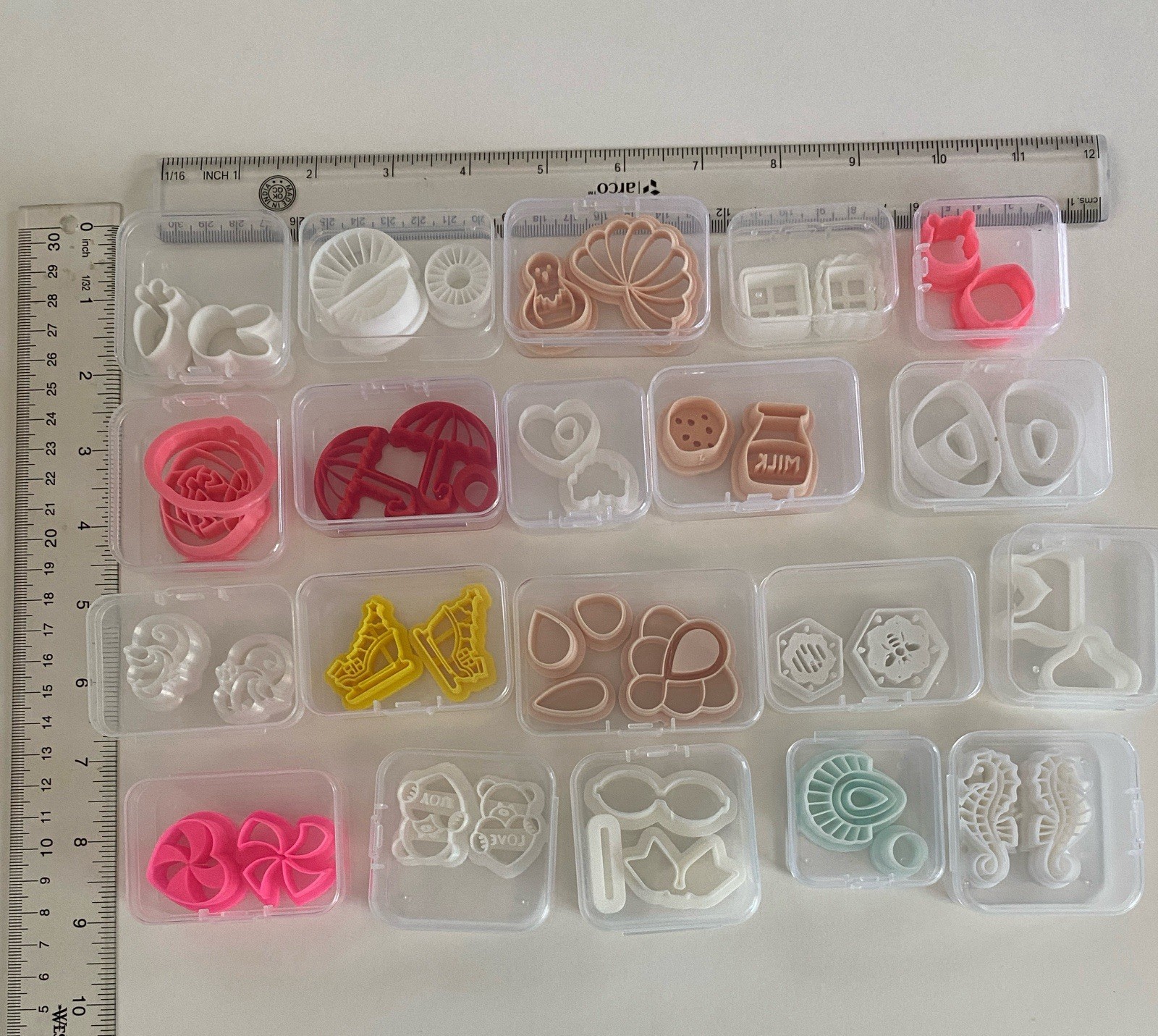 CC13b lot of 20 clay cutter Sets Disney Pooh Animals Christmas Cookies earrings
