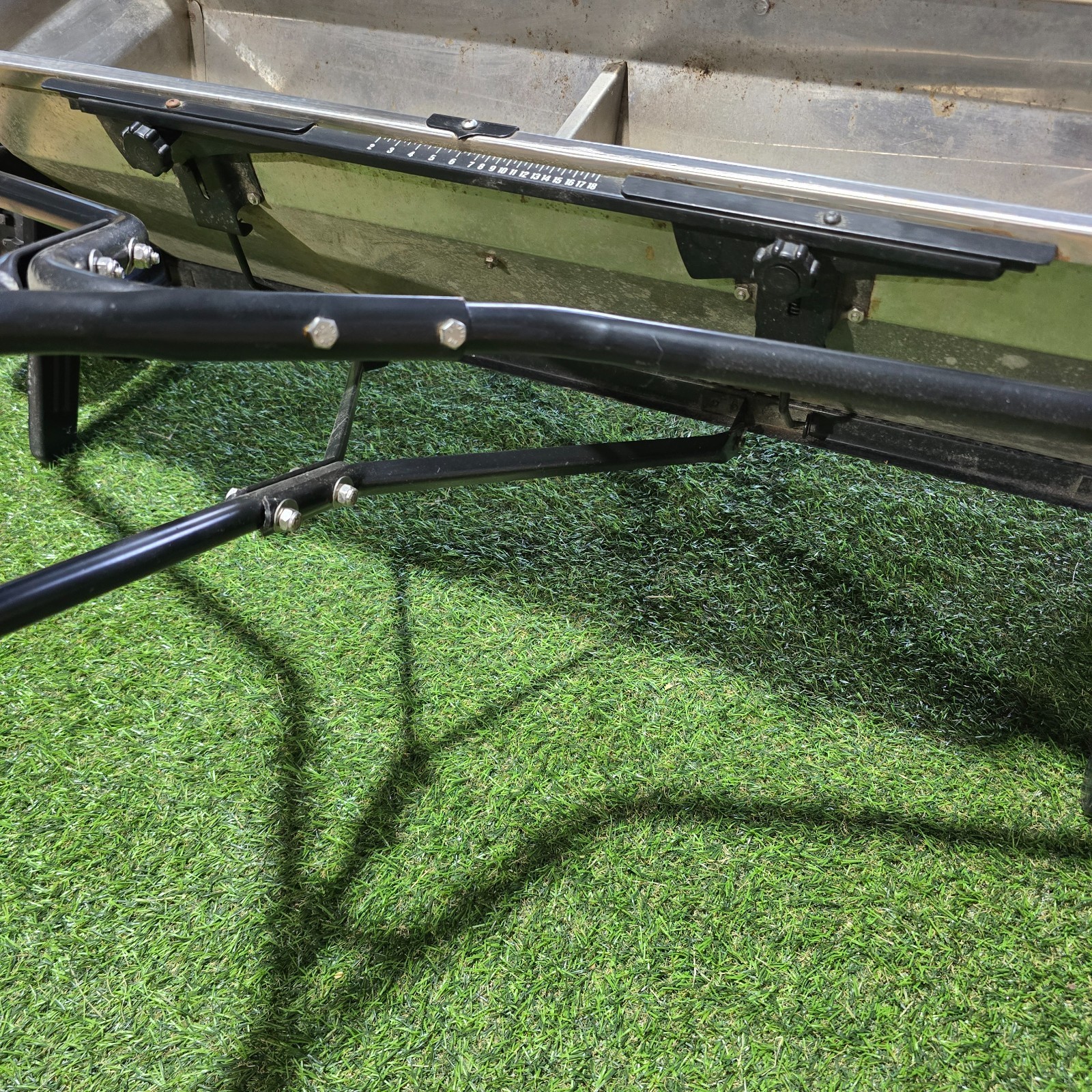 Meyer Walk Behind Hotshot-100 Drop Spreader