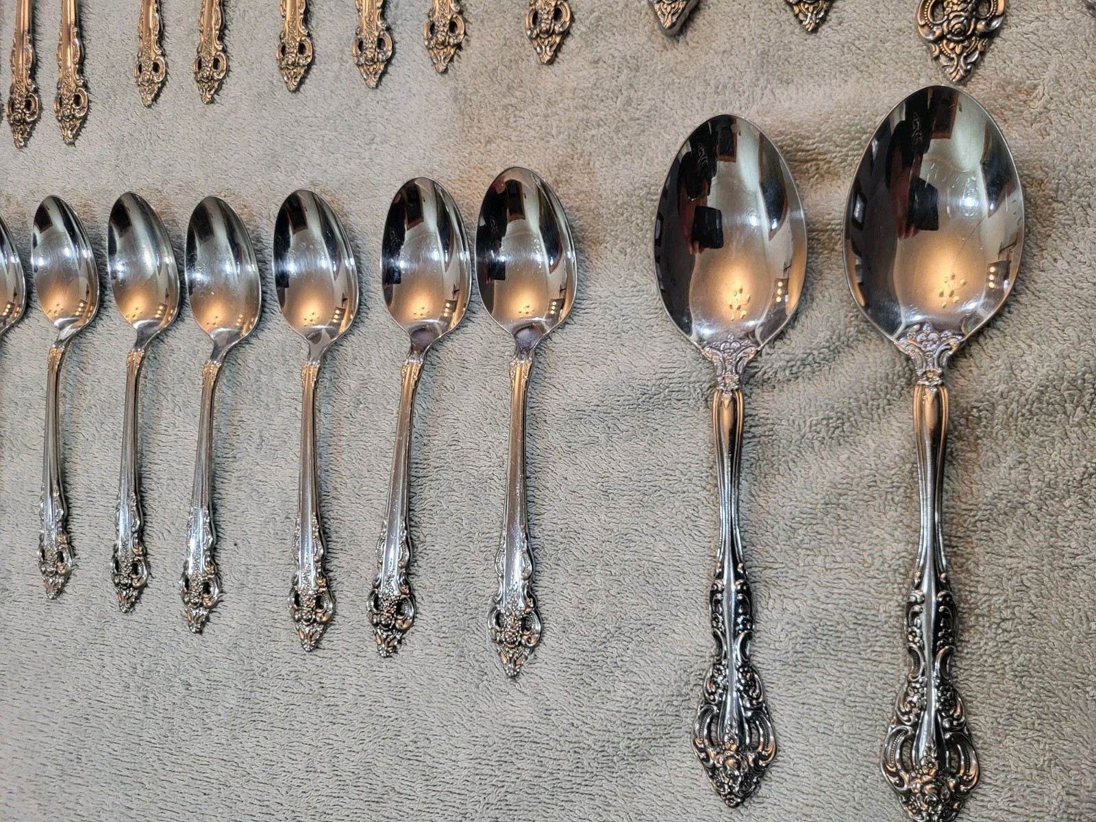 Community Oneida Artistry Stainless Flatware 36 Pieces