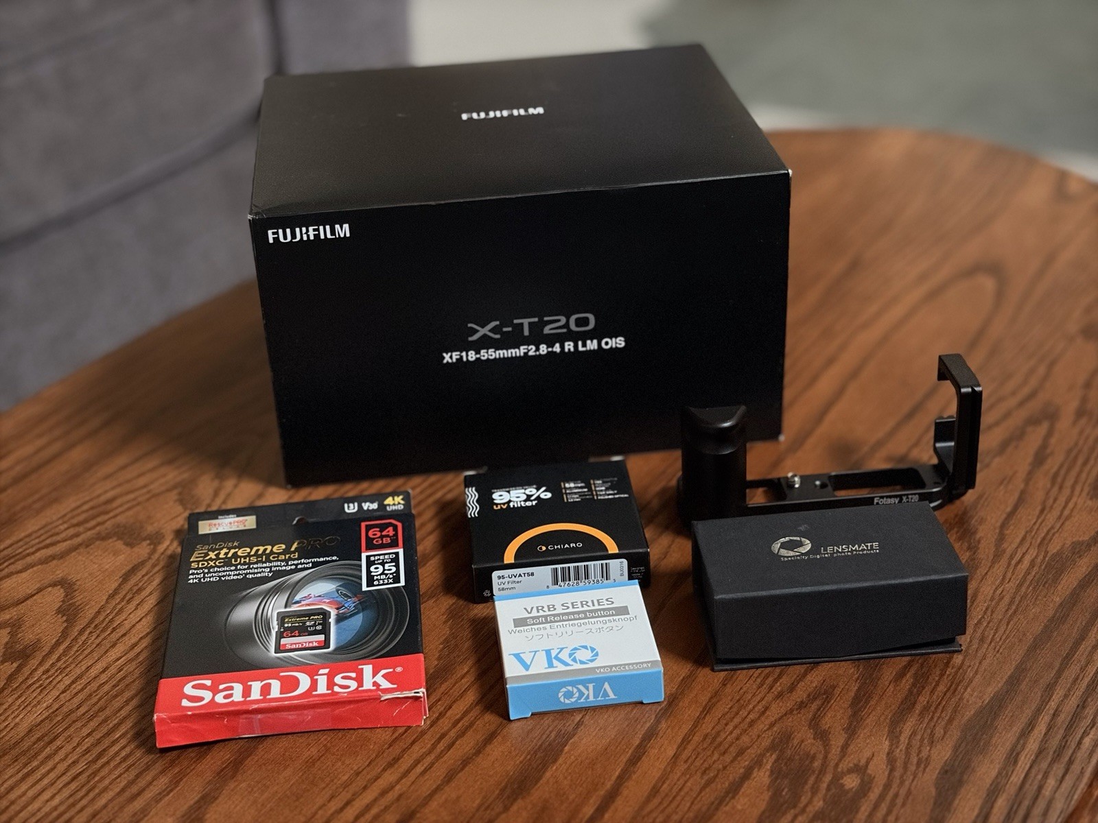 Fujifilm X-T20 Body w/ XF 18-55mm Lens, Grip, UV Filter, SD Card bundle *MINT*