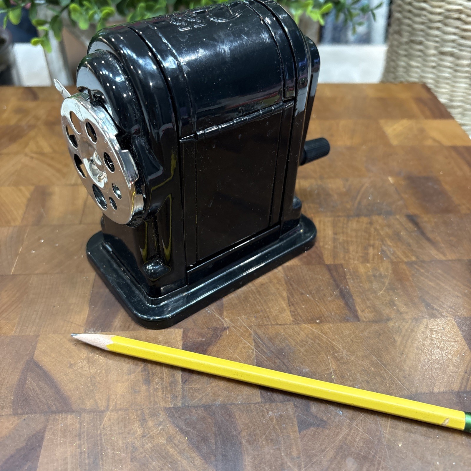 Vintage Style Standard Metal Hand Crank Pencil Sharpener Desk Office