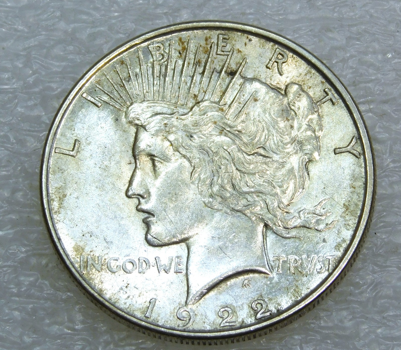 1922 Peace Silver Dollar AU Nice luster in saflip #H277