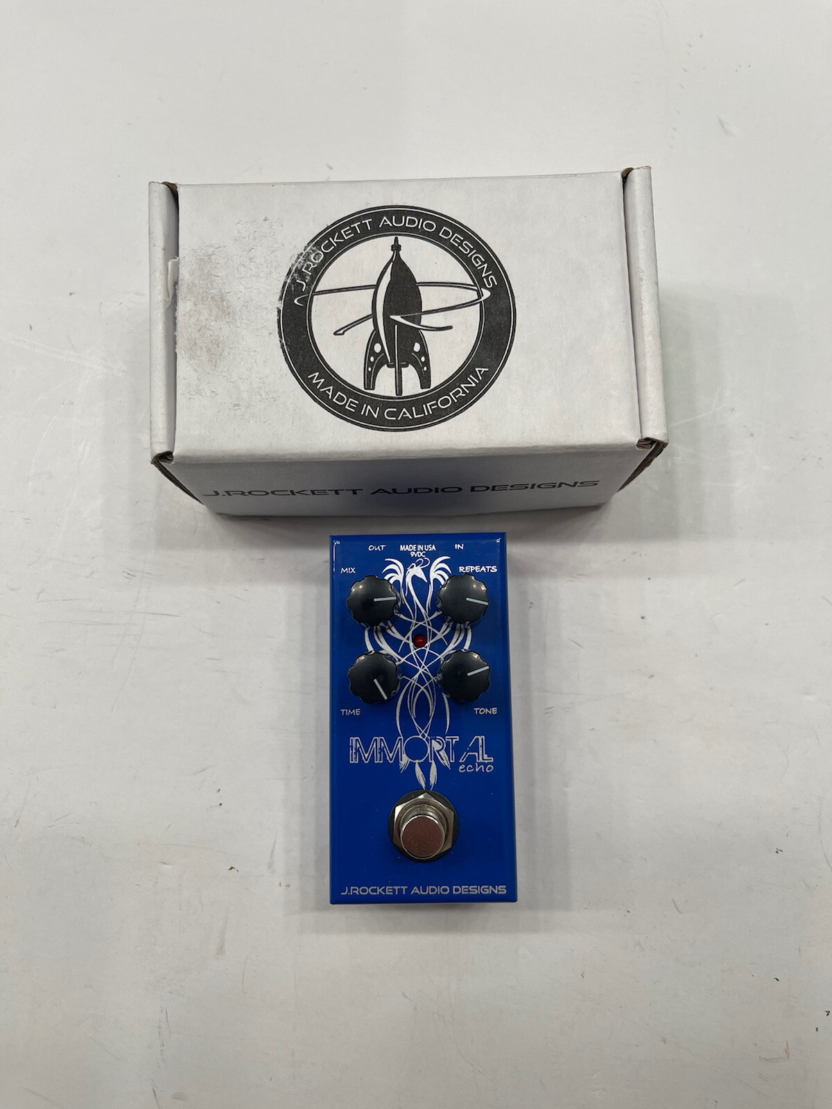 J. Rockett Audio Designs Immortal Echo Delay Mini Guitar Effect Pedal + Box