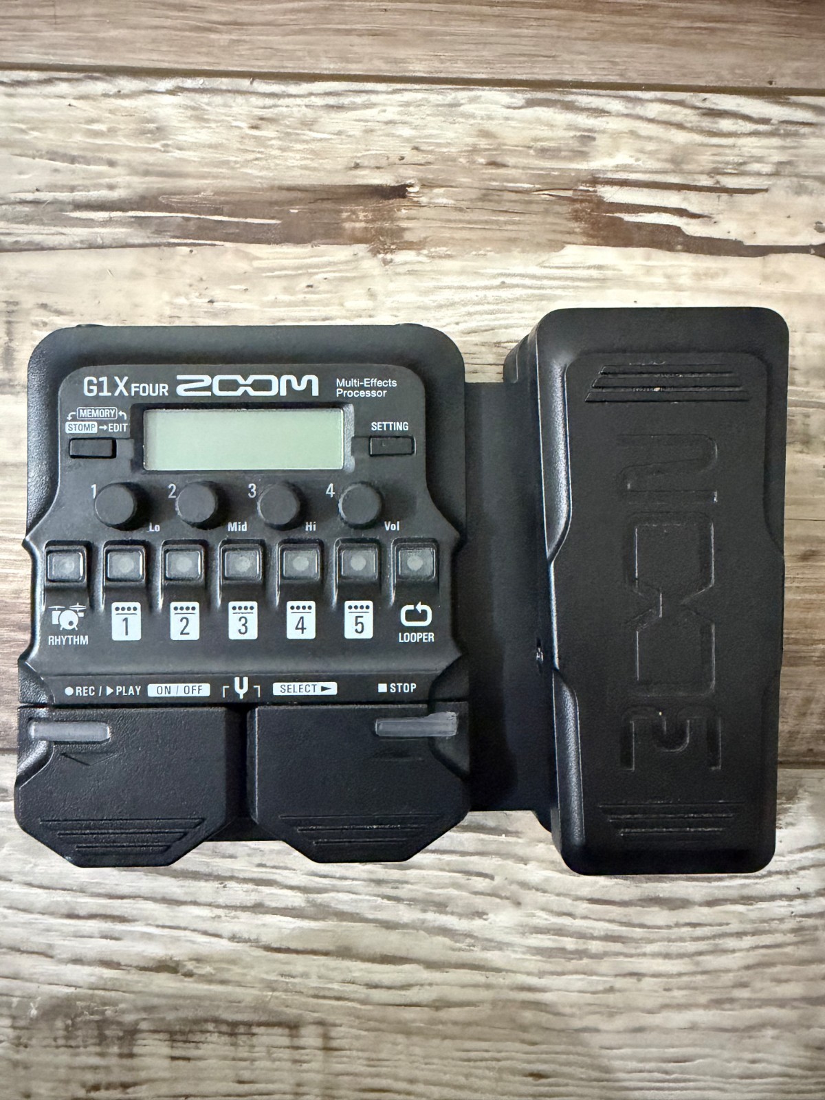 Zoom G1X Four Guitar Effects Processor with Built-in Expression Pedal