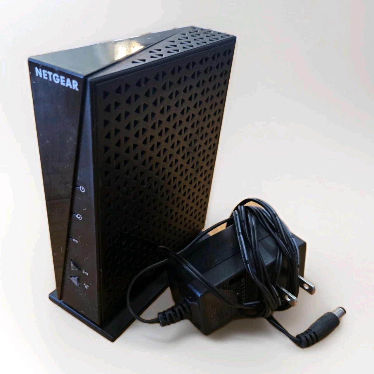 Netgear Wireless-N 300 WiFi Router 4 Ports WNR2000 v5 EUC