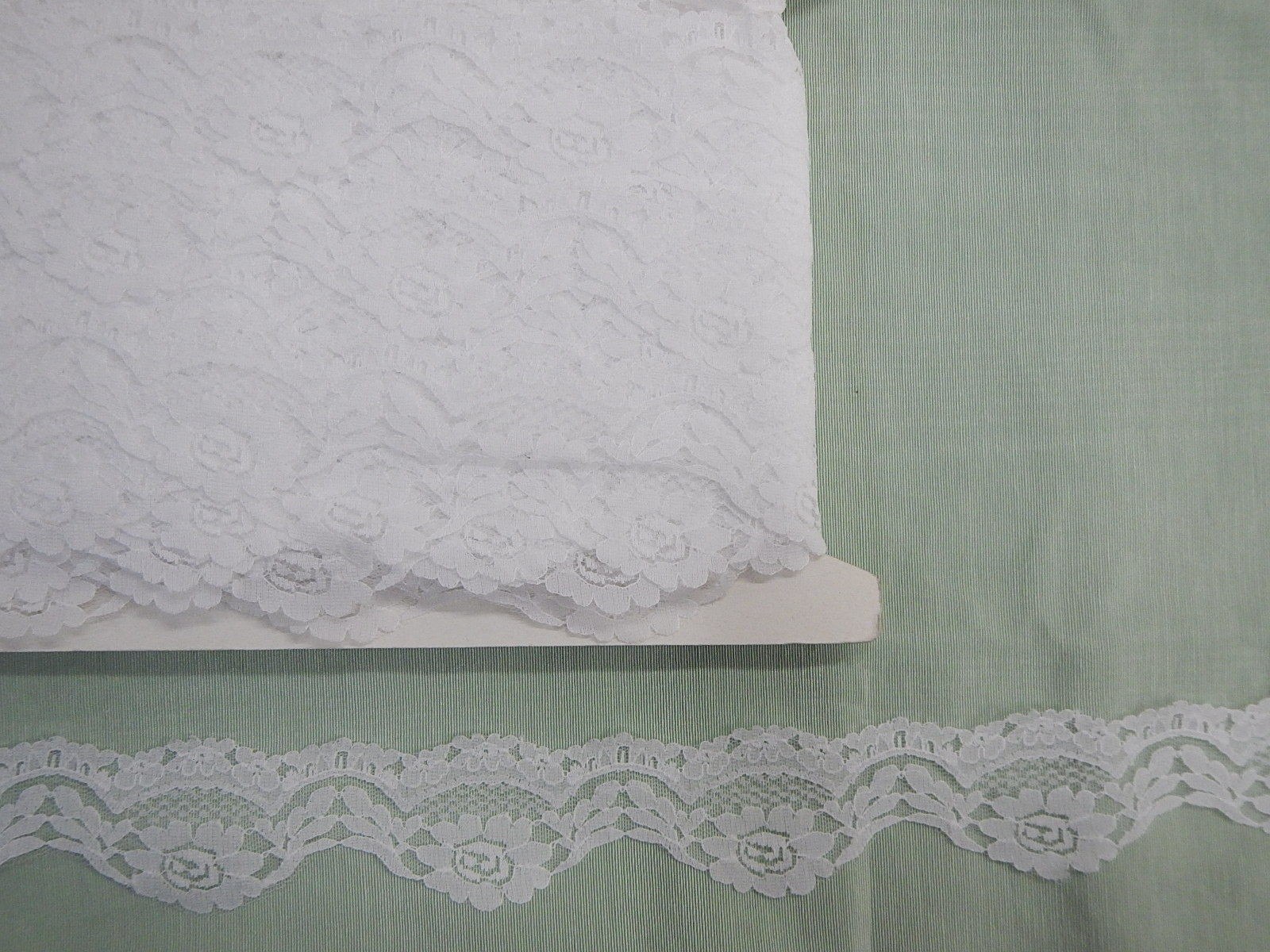 Flat Lingerie Lace White 40mm wide x 10 mts  (535)