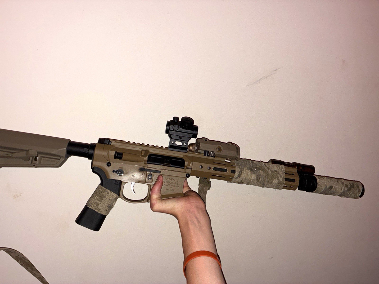 Noveske N4 Electric Airsoft Rifle w/ Red Dot Sight