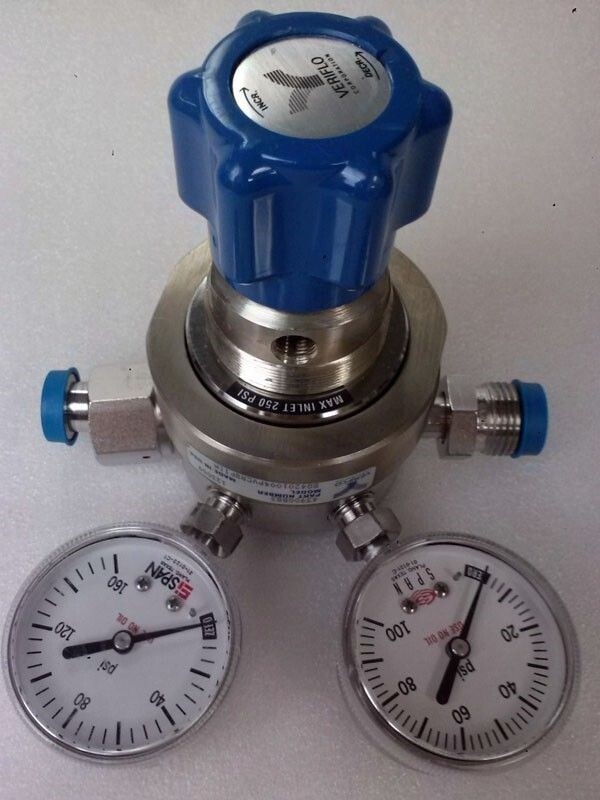 Veriflo SQ420E1004PVCR8FIIM Regulator 1/2"MVCR x 1/2"FVCR with Gauges, Used