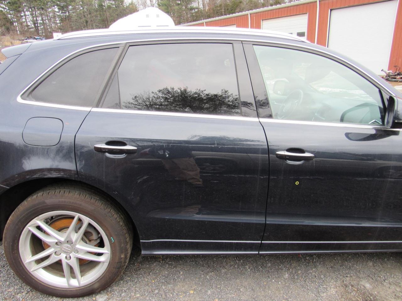 Q5 2015 Glove Box 1104746