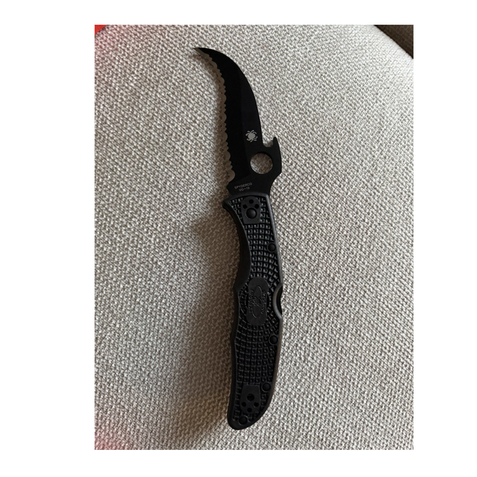 TSA confiscated knife black sypderco