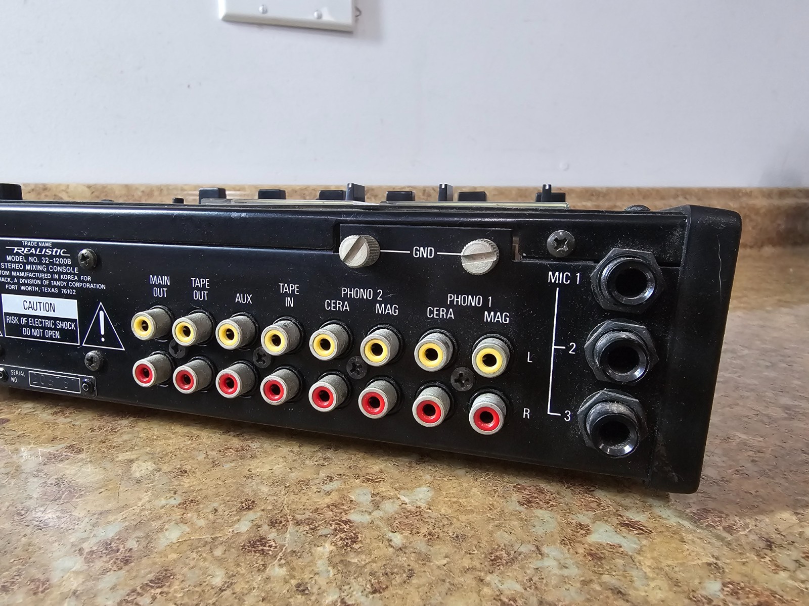 Realistic Stereo Mixing Console Vintage Model 32-1200B Pre-owned