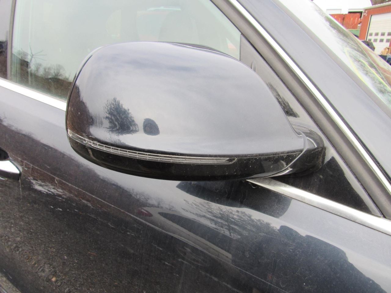 Q5 2015 Glove Box 1104746