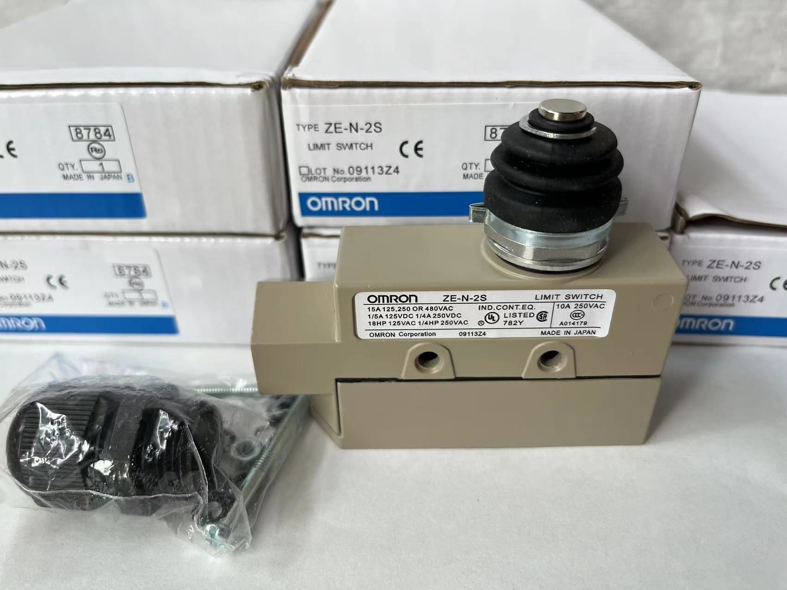 NEW Omron ZE-N-2S Limit Switch ZEN2S