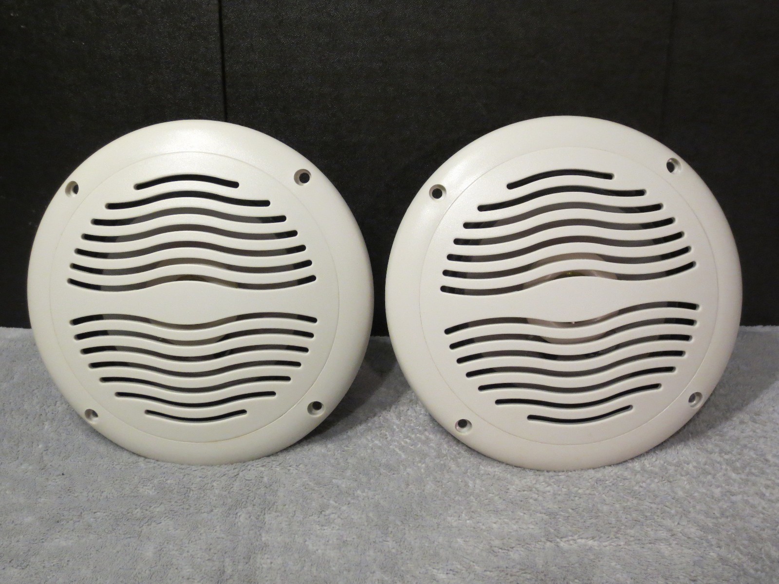 Pair of Magnadyne Water Resistant Marine/Hot Tub Speakers 6.5" WR65WS - Open Box