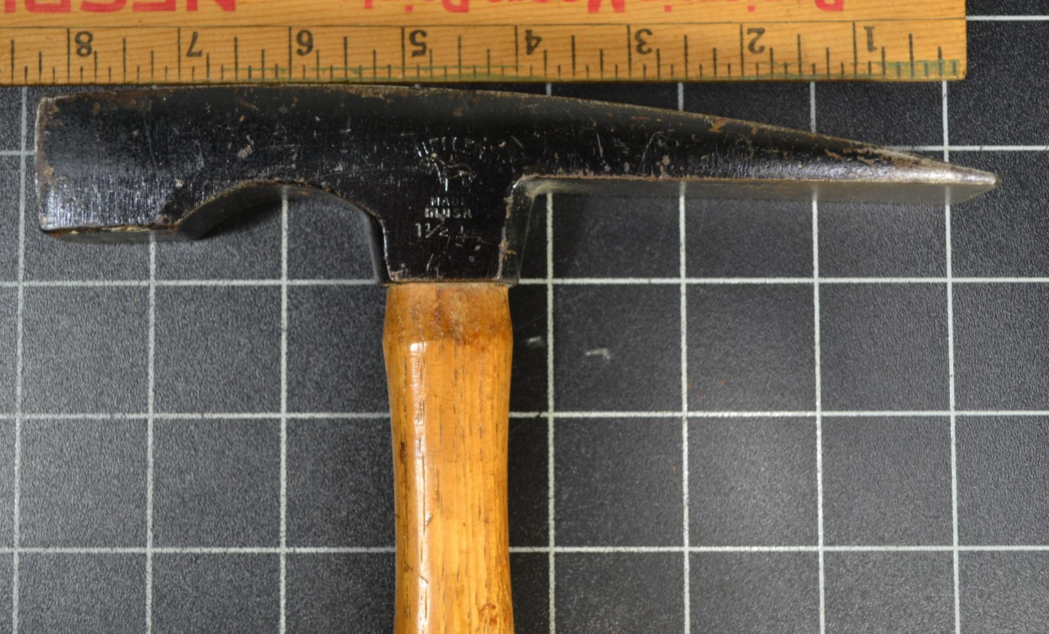 HELLER - #40B - BRICK HAMMER - ALL ORIGINAL - 1 1/2# HEAD