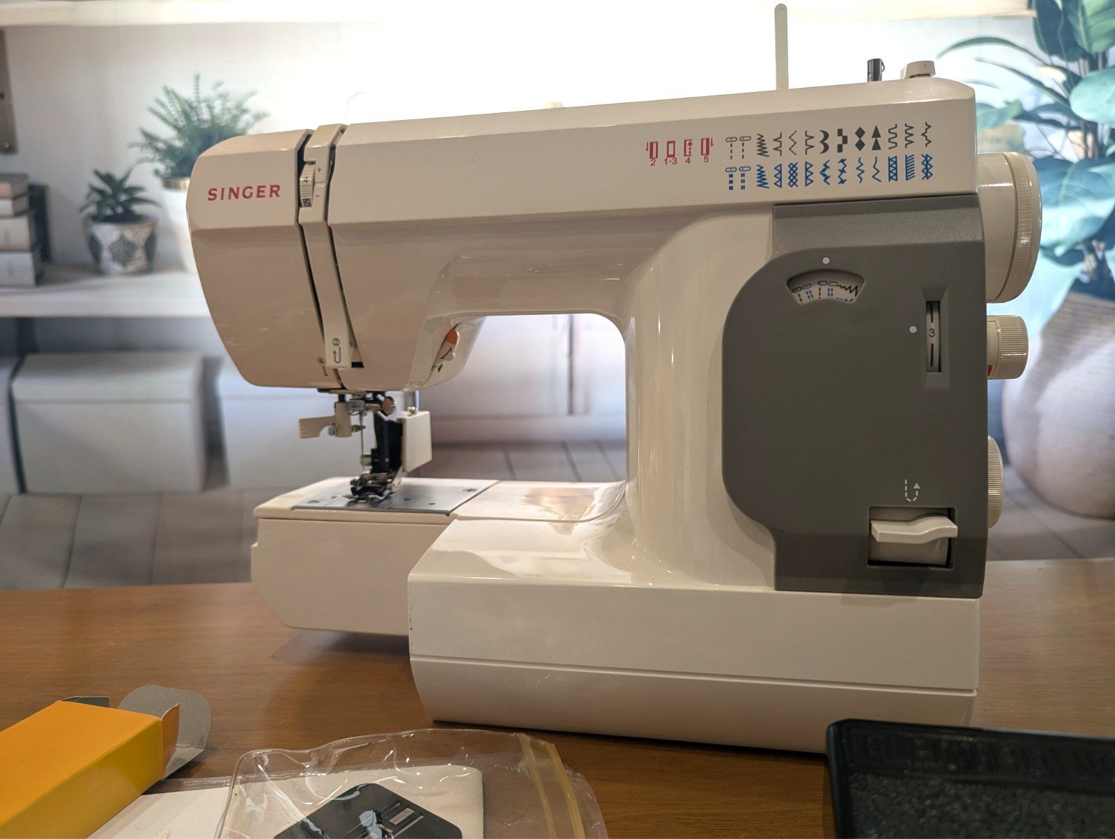 Singer 140Q Sewing Quilting Machine Extension Table Walking Foot Accessories