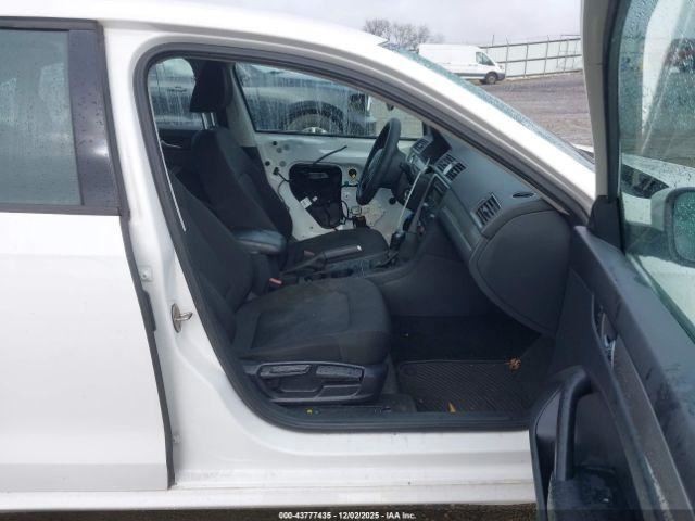 PASSAT 2015 Glove Box 4936879