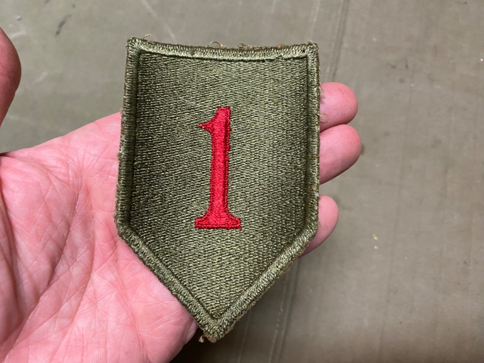 ORIGINAL WWII US 1ST INFANTRY DIVISION SLEEVE INSIGNIA PATCH-RARE GREEN BACK