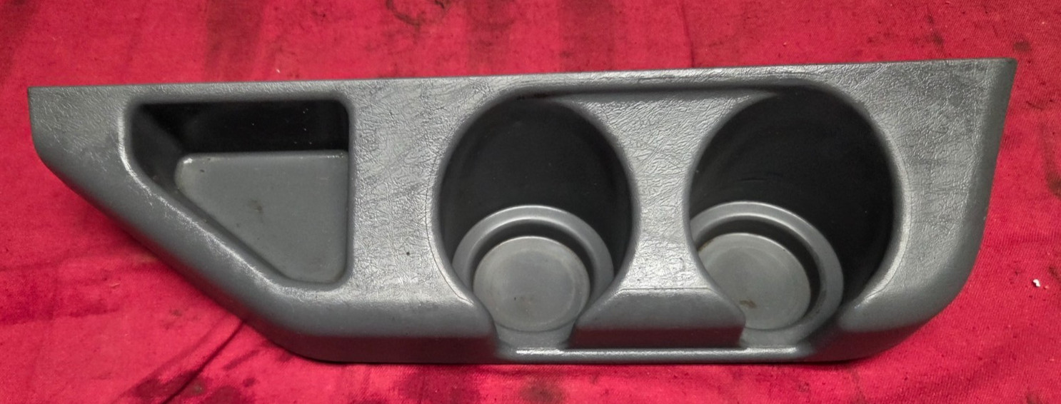 TRIM PANEL FREIGHTLINER , A18 39951 000 UPPER DASH cup holder, gray, A1841157002