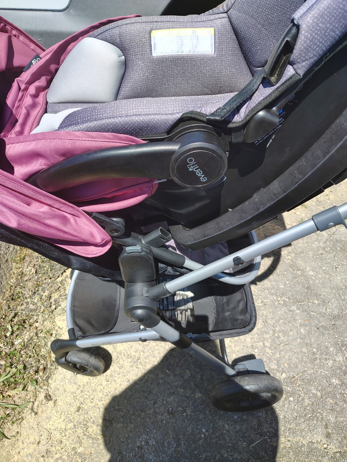 stroller and car seat