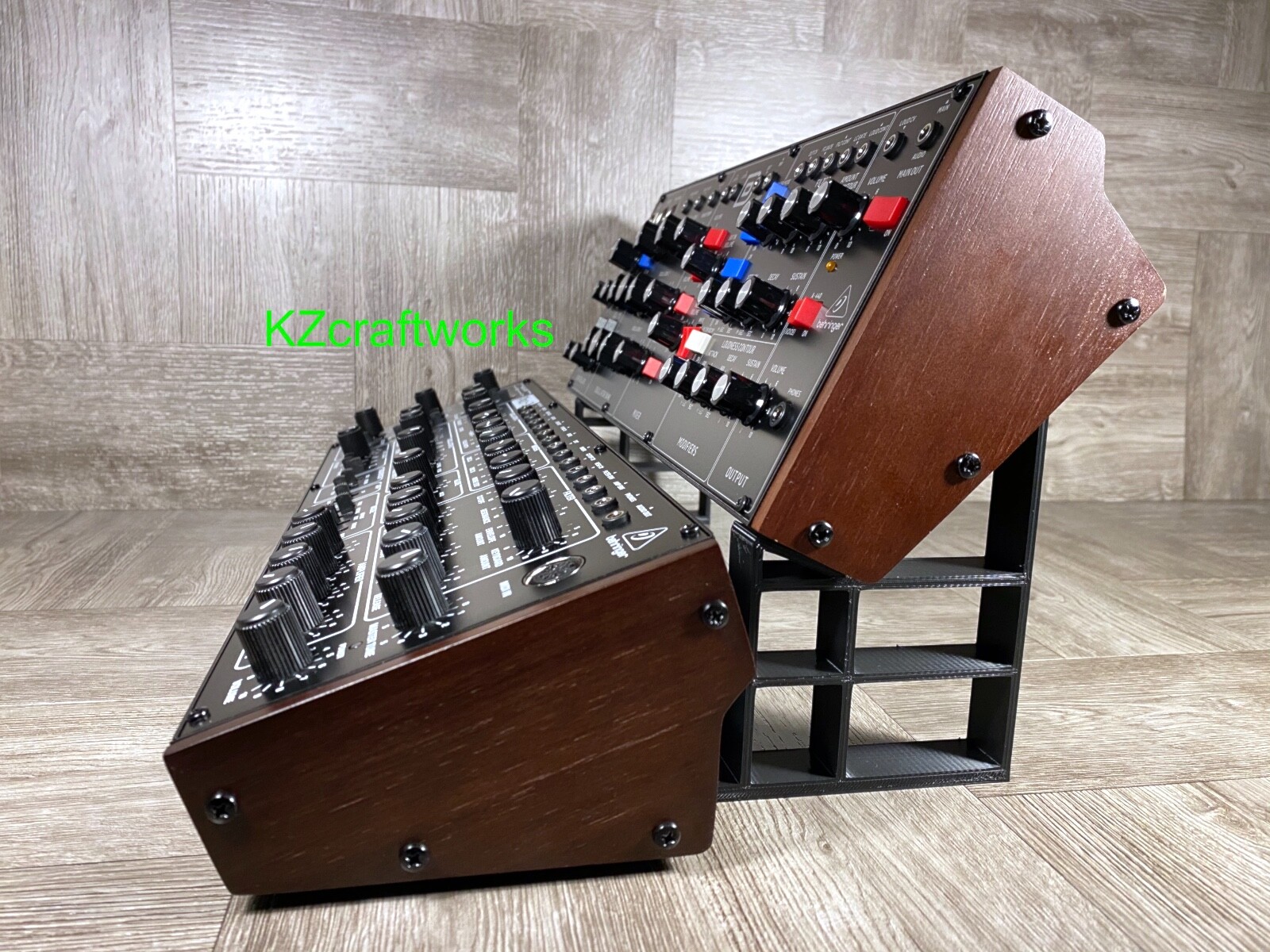 B-STOCK / Basic Stand for Behringer Model D / PRO 1 / Neutron / K2 / WASP / CAT