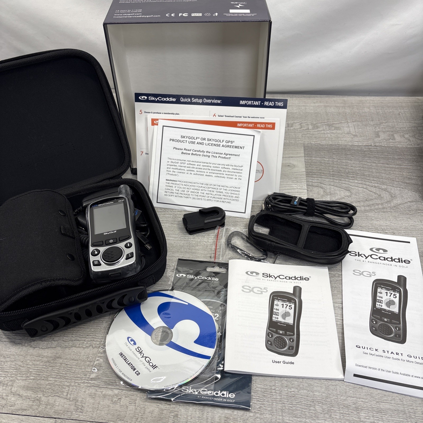 SkyCaddie SG5 Golf GPS Gift Set