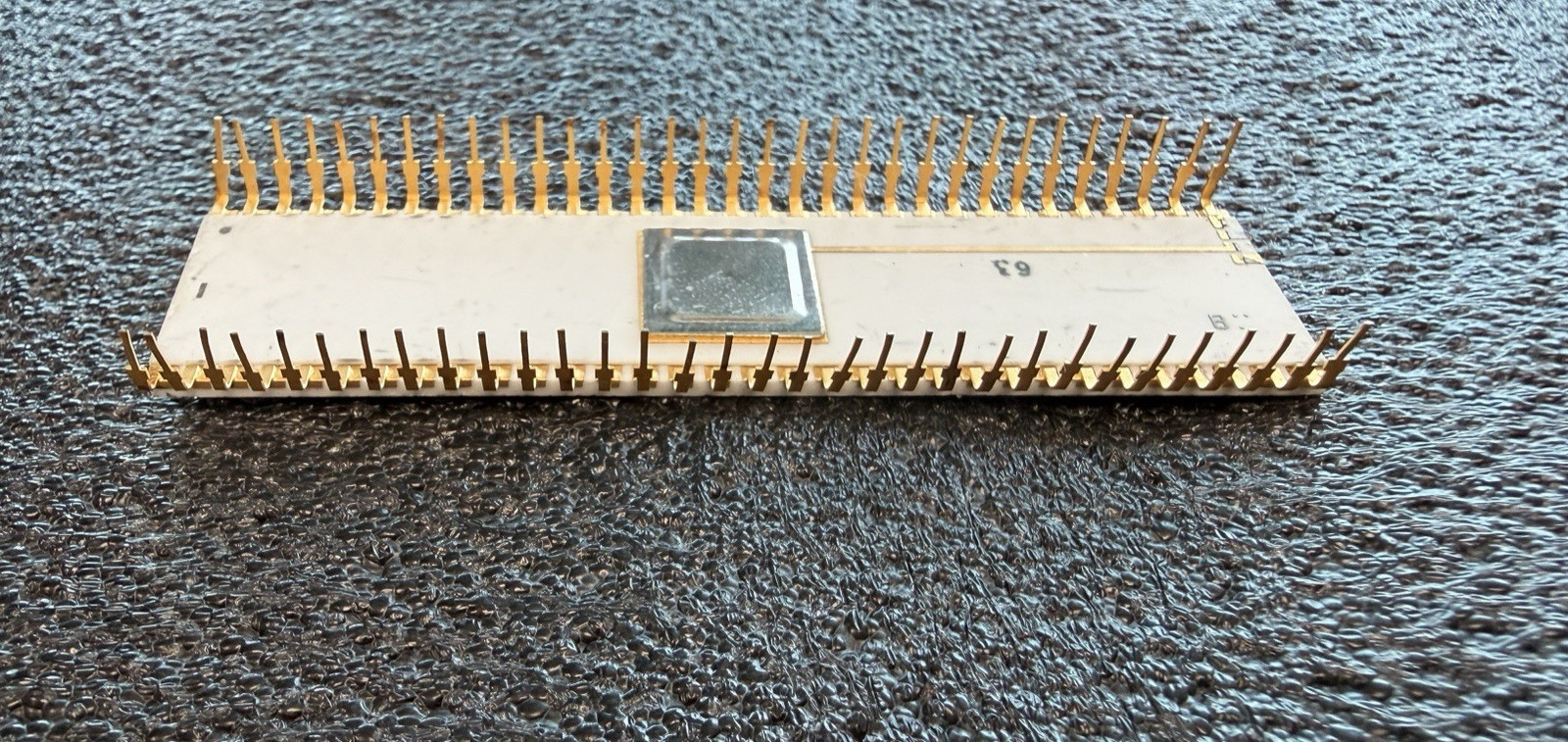 Rare Soviet USR KM1801BM3 Processor DIP64 Gold Lid Pins CDIP White ceramic 1992