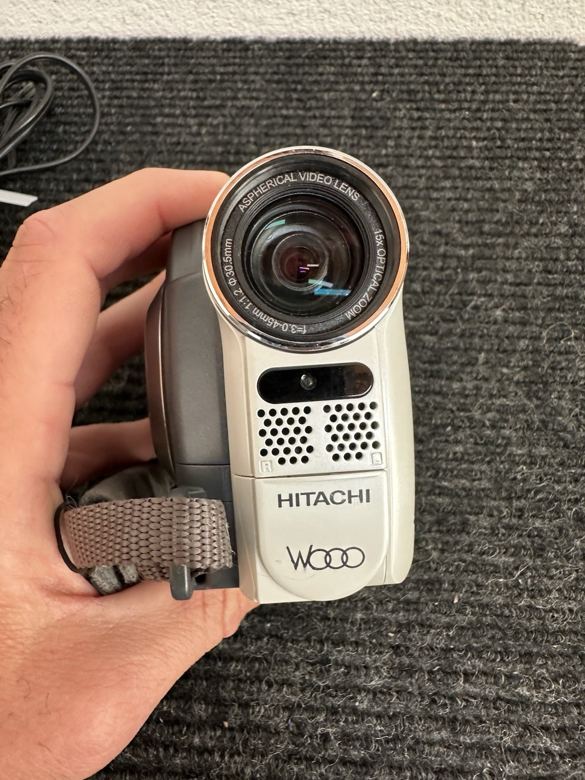Hitachi WOOO Hybrid Cam DVD HDD Handheld Video Camera