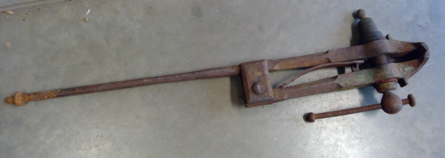 Antique Vintage Blacksmith Post Leg Vise Heavy Duty, 3 1/4" wide Jaws UNMARKED