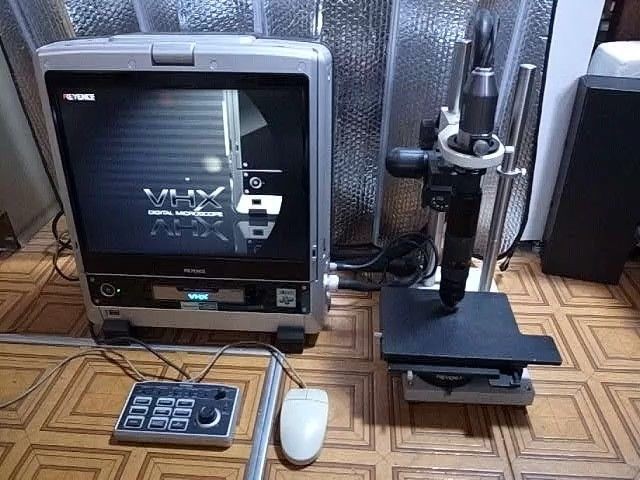 KEYENCE VHX-600 Digital Microscope w/ 2 Zoom Lenses Rotary Stand & XY Stage 100V