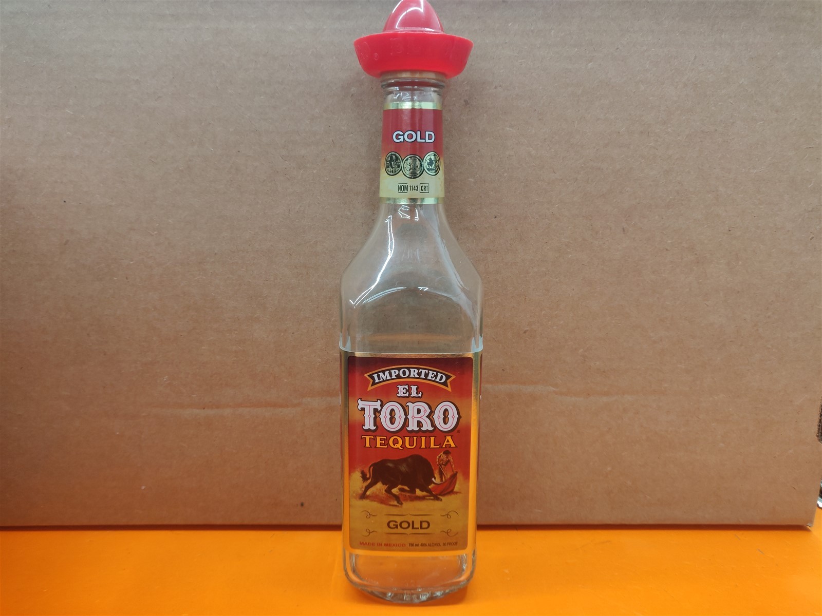 ⭐️⭐️⭐️⭐️⭐️ *Empty* 750mL El Toro Gold Tequila Glass Bottle w/ Sombrero Hat Lid