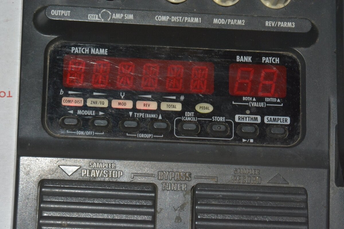 Half Works Zoom GFX-707 Guitar Effects Processor-no expression or power supply