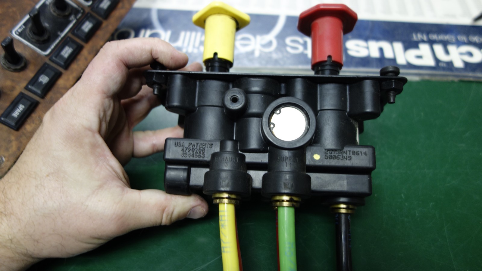 Bendix Air Brake Valve Dash Controls 5006349
